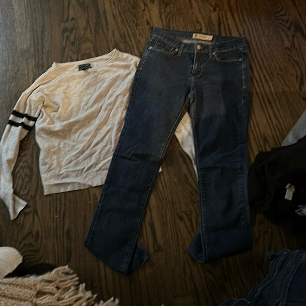 Jeans size 3, like new. Basic clothes. Good condition.